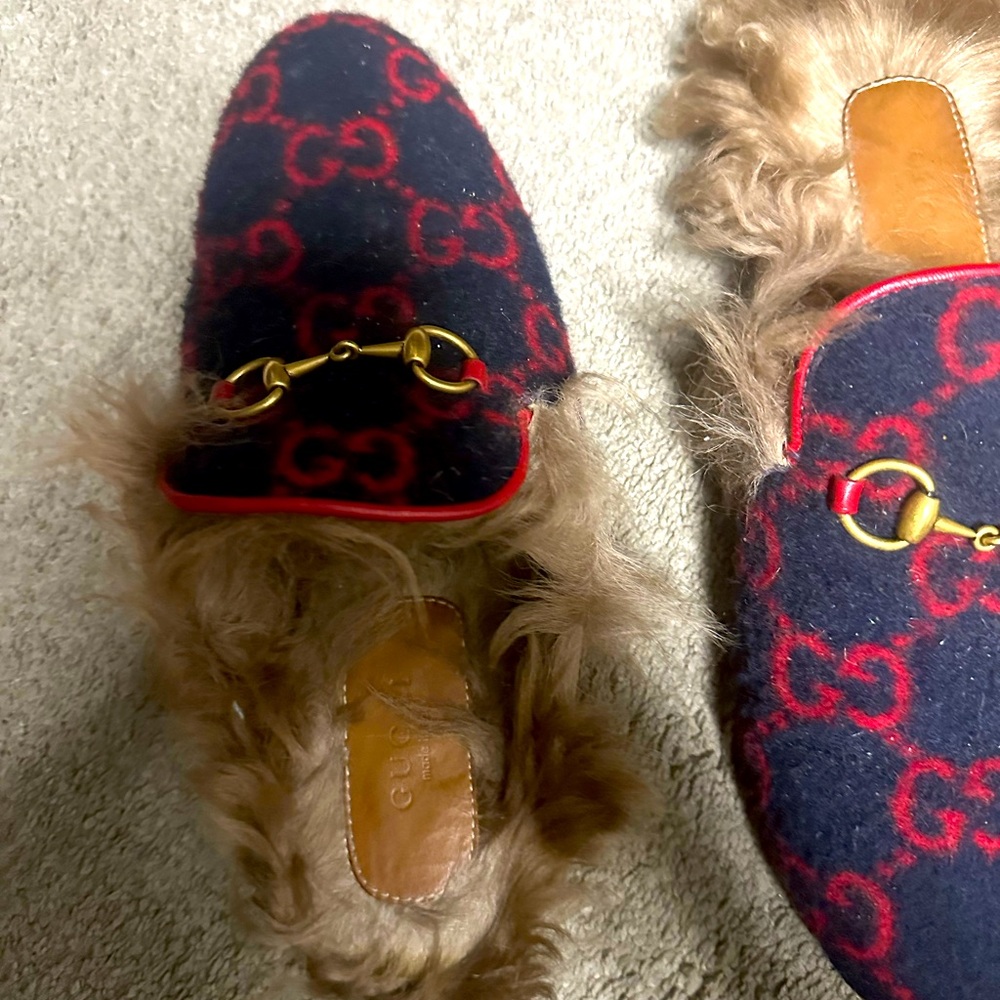 Gucci fur line mules navy and red